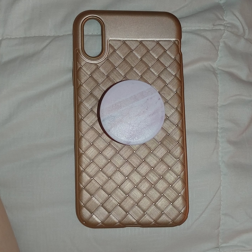 Iphone xs phone case with popsocket attached gold